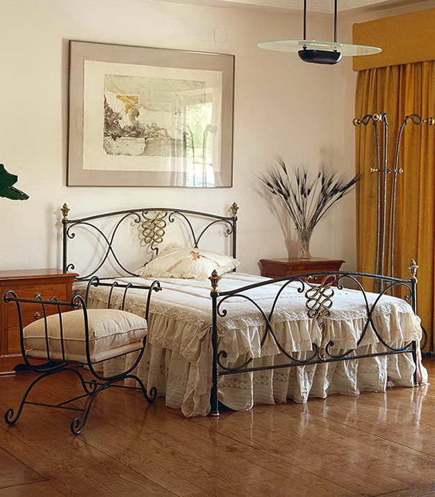 Dormitorio en Forja y Latón 57 cama Berruguete by Peña Vargas® en muebles antoñán® León